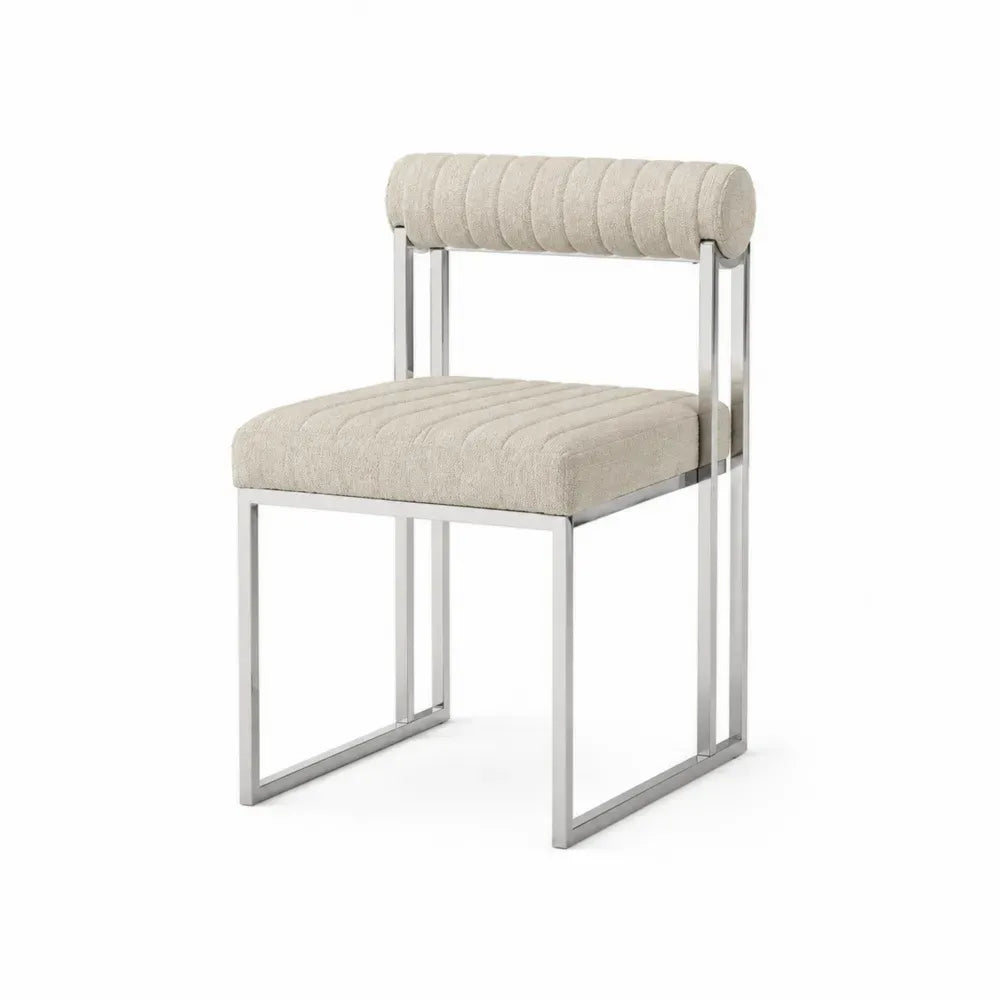 Silla beige con estructura de acero y tapizado de poliéster