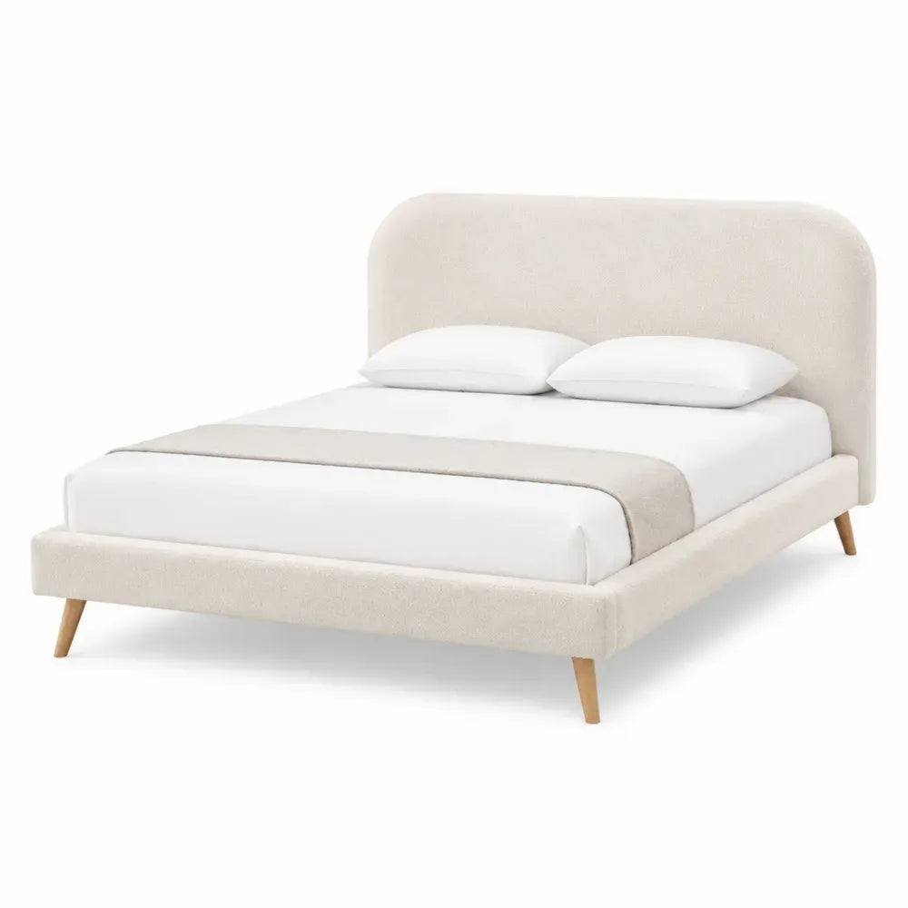 Cama tapizada doble beige con patas de madera